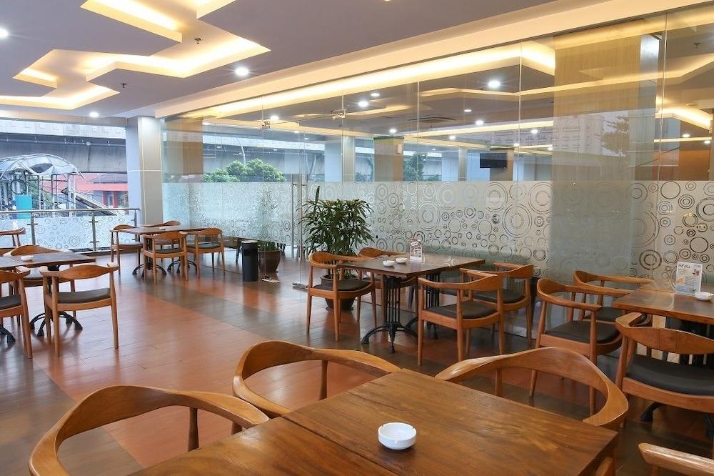 Terraz Tree Hotel Джакарта Экстерьер фото