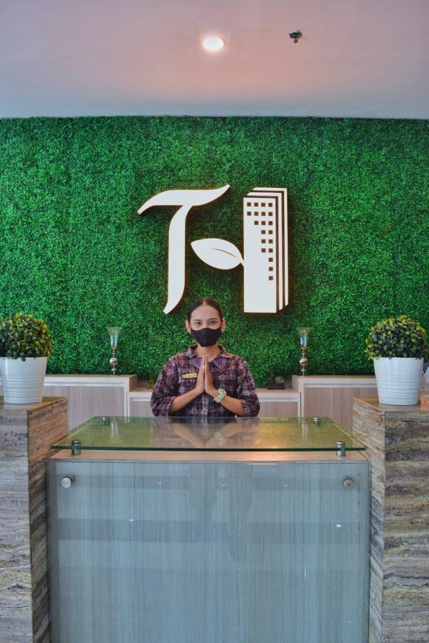 Terraz Tree Hotel Джакарта Экстерьер фото