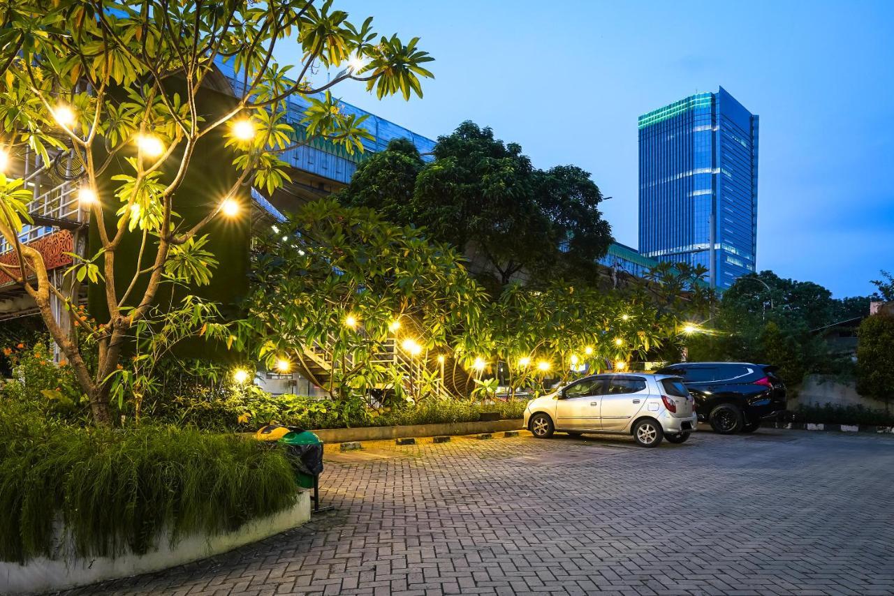 Terraz Tree Hotel Джакарта Экстерьер фото
