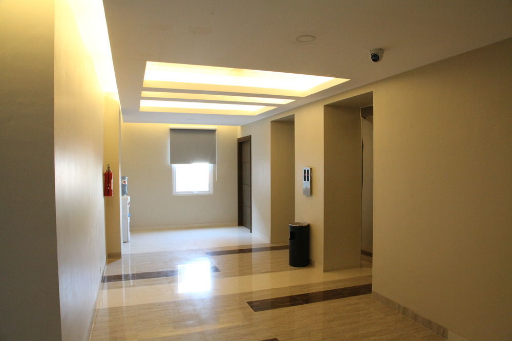 Terraz Tree Hotel Джакарта Экстерьер фото
